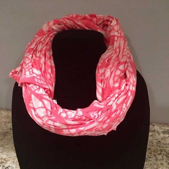 no name Accessories - Gorgeous pink wrap around scarf 🌺